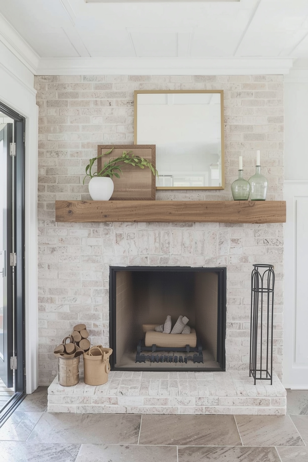 Current Farmhouse Fireplace Design Galleries